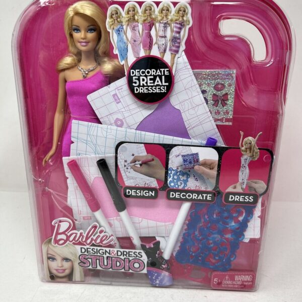 Κούκλα Barbie® Studio Σχεδιασμού & Ντυσίματος